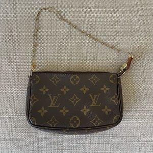 Authentic Louis Vuitton Pochette
